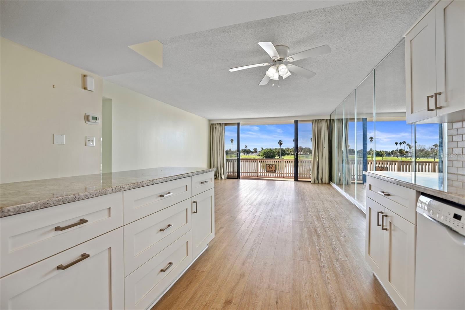 Image 11 of 41 For 450 Treasure Island Causeway 208