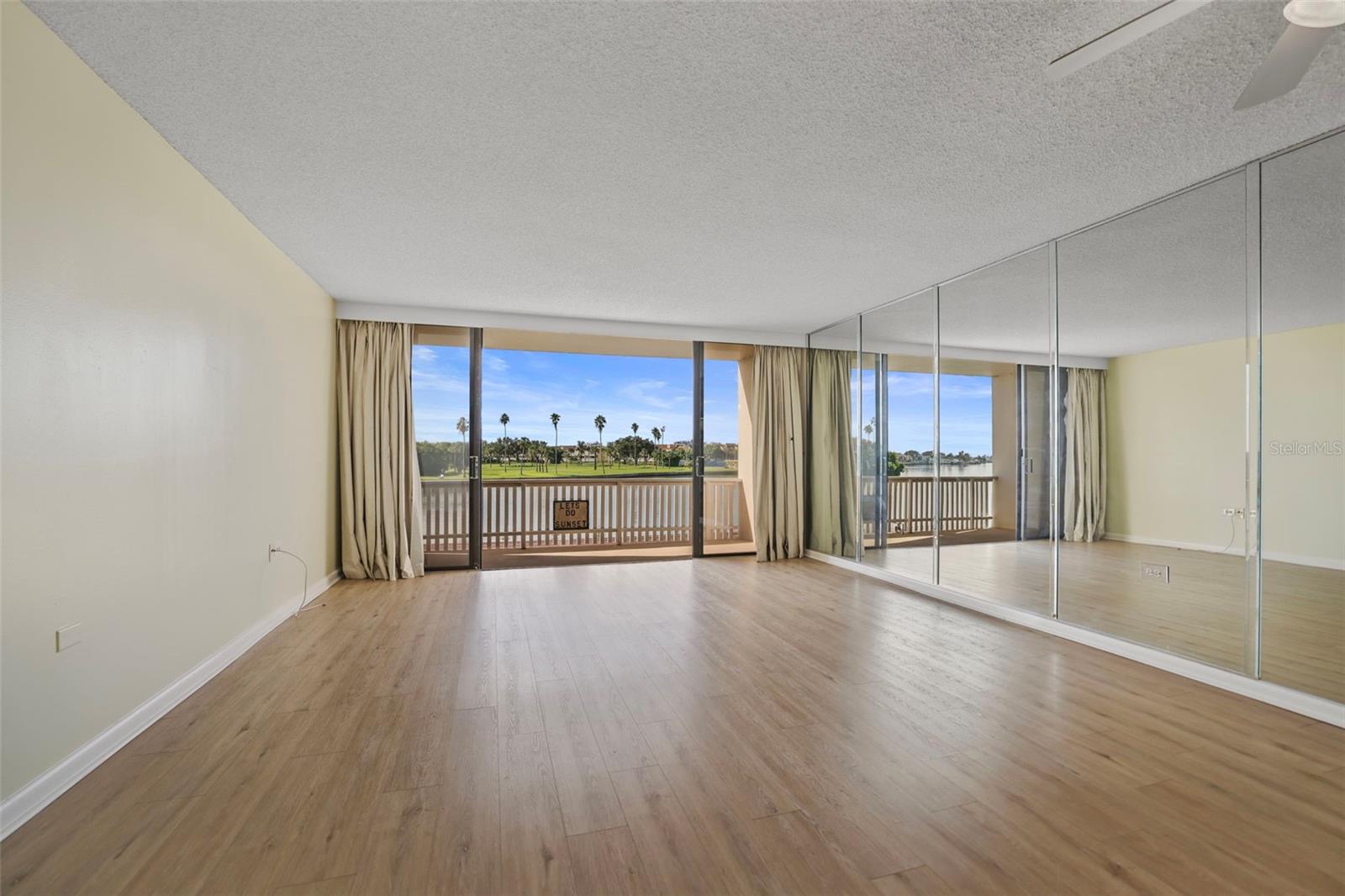 Image 14 of 41 For 450 Treasure Island Causeway 208