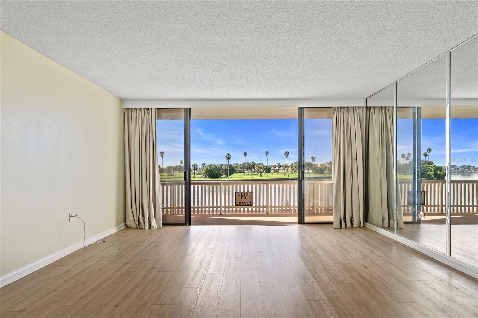 Image 15 of 41 For 450 Treasure Island Causeway 208