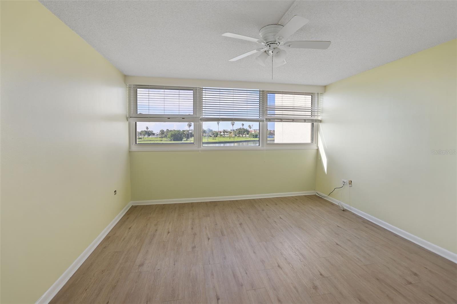 Image 22 of 41 For 450 Treasure Island Causeway 208