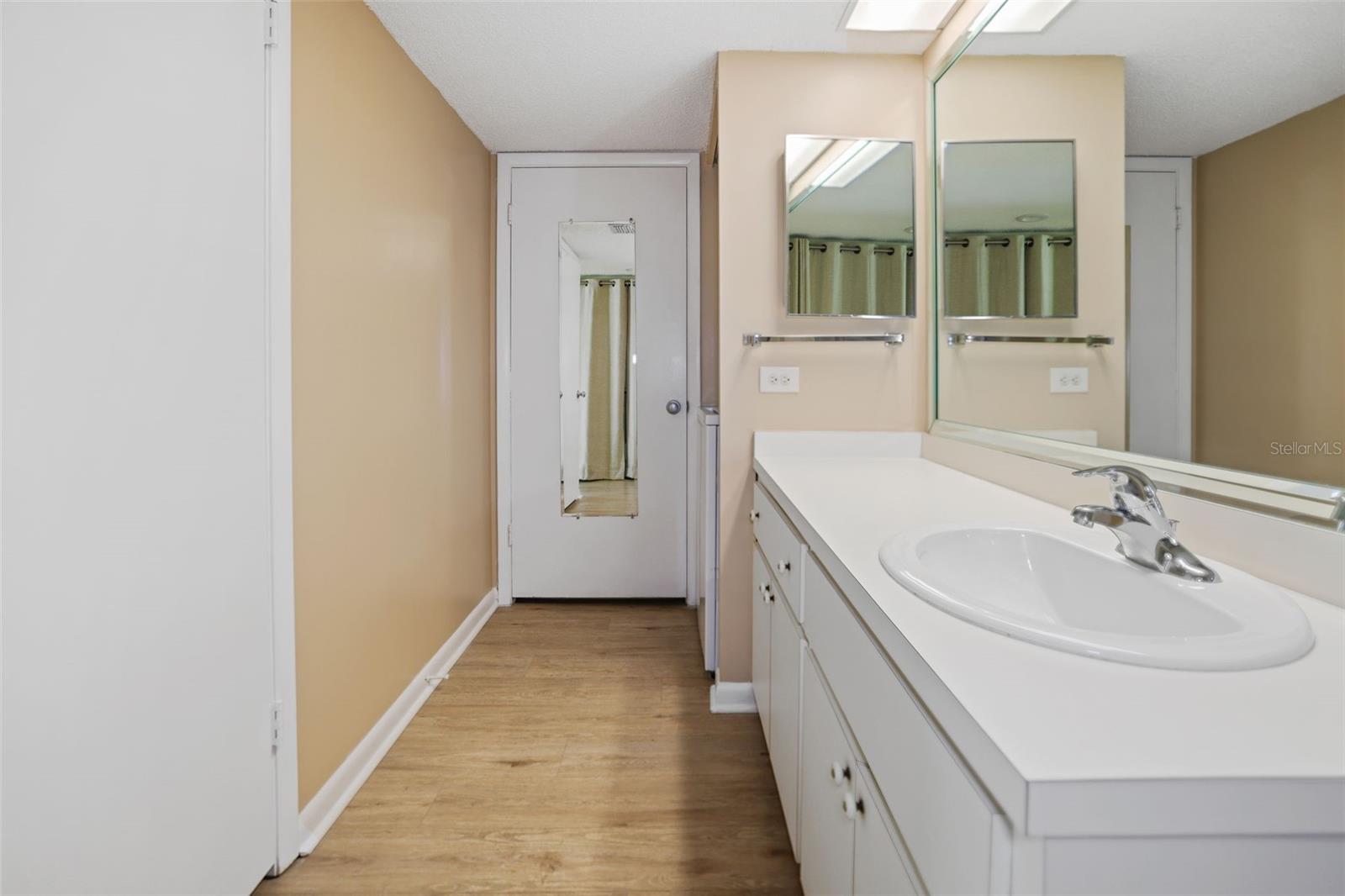 Image 24 of 41 For 450 Treasure Island Causeway 208