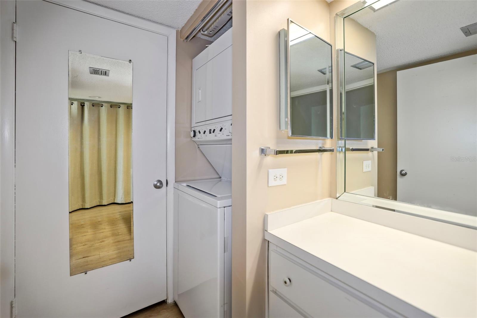 Image 30 of 41 For 450 Treasure Island Causeway 208