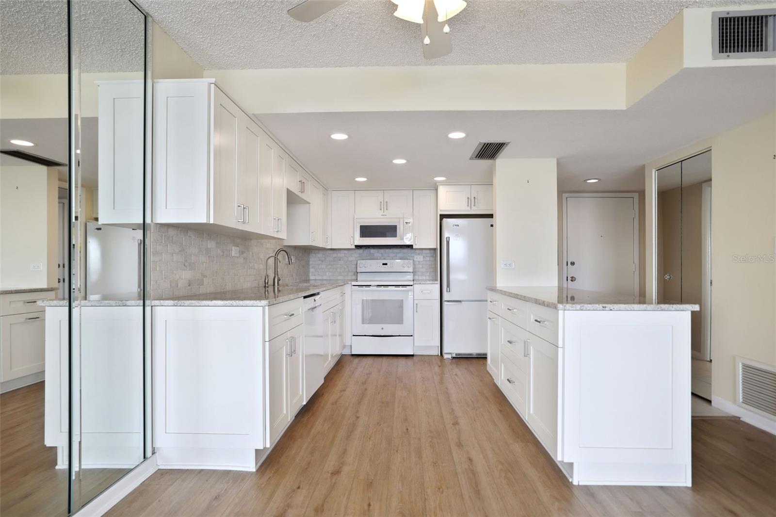 Image 5 of 41 For 450 Treasure Island Causeway 208