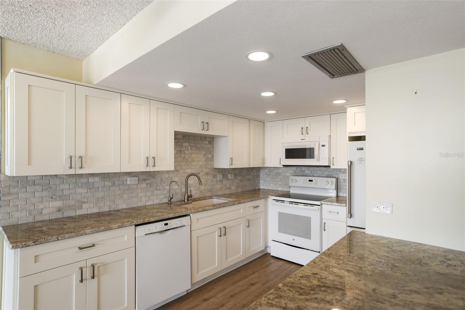 Image 7 of 41 For 450 Treasure Island Causeway 208