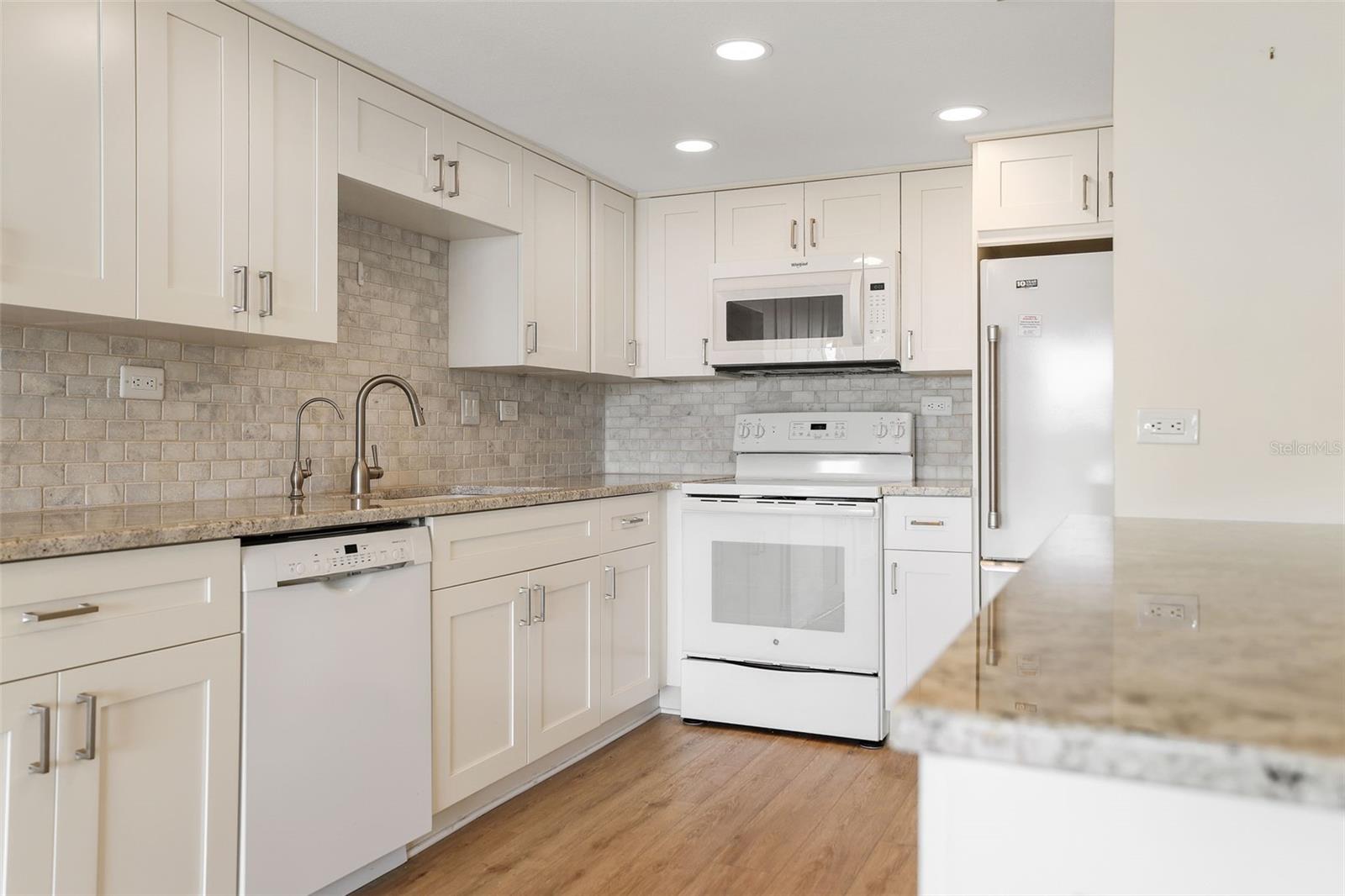 Image 8 of 41 For 450 Treasure Island Causeway 208