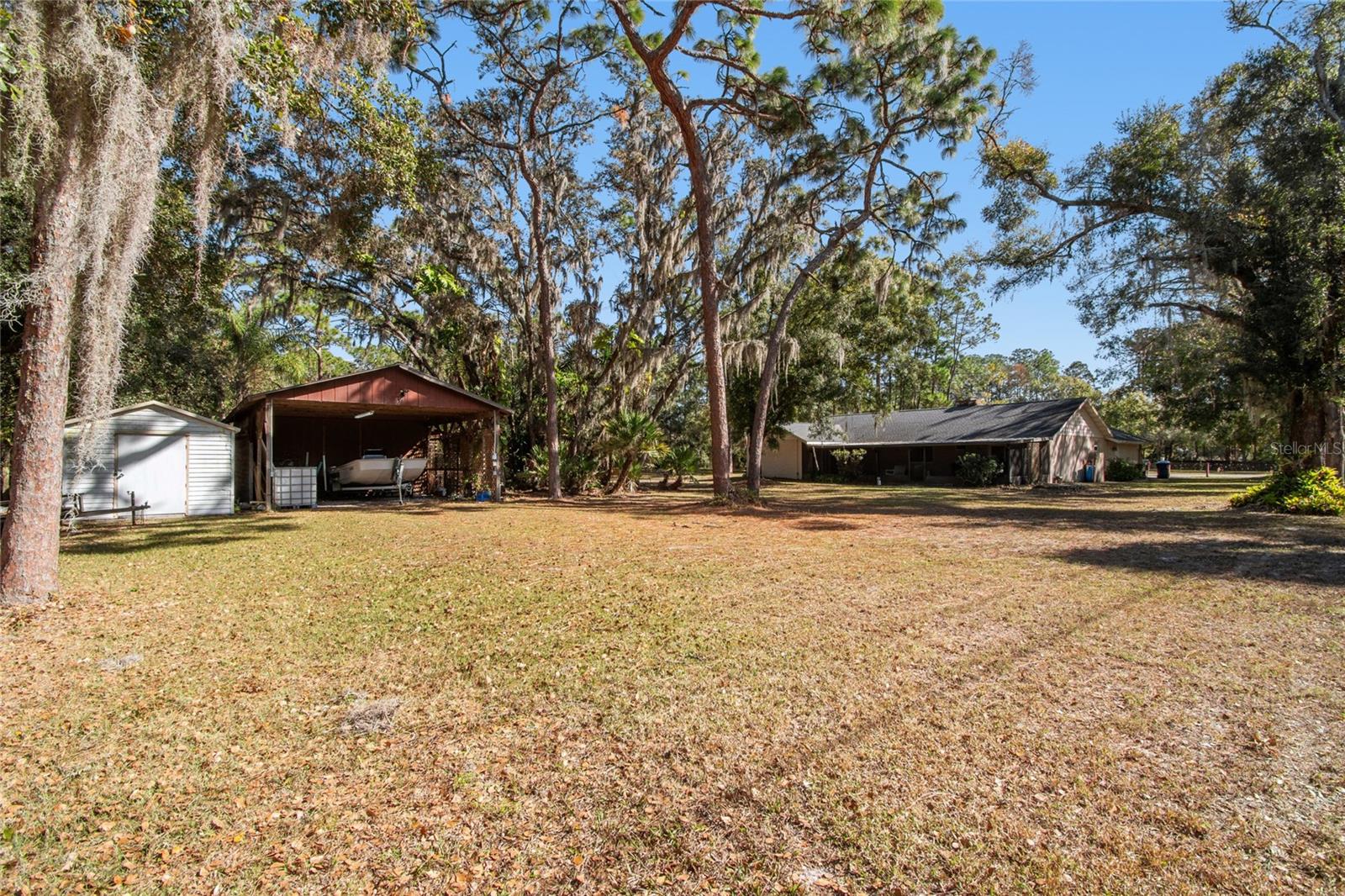 Listing photo id 10 for 17641 Deerfield Drive