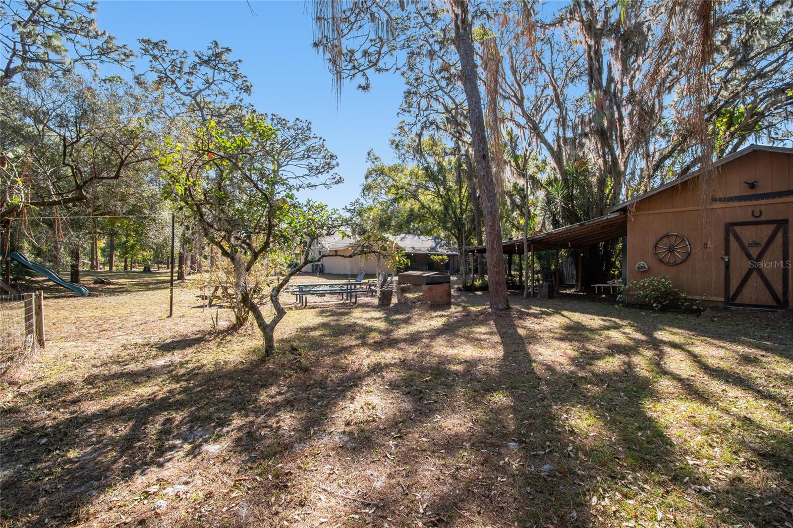 Listing photo id 20 for 17641 Deerfield Drive