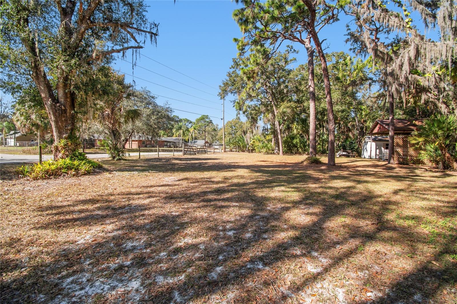 Listing photo id 23 for 17641 Deerfield Drive