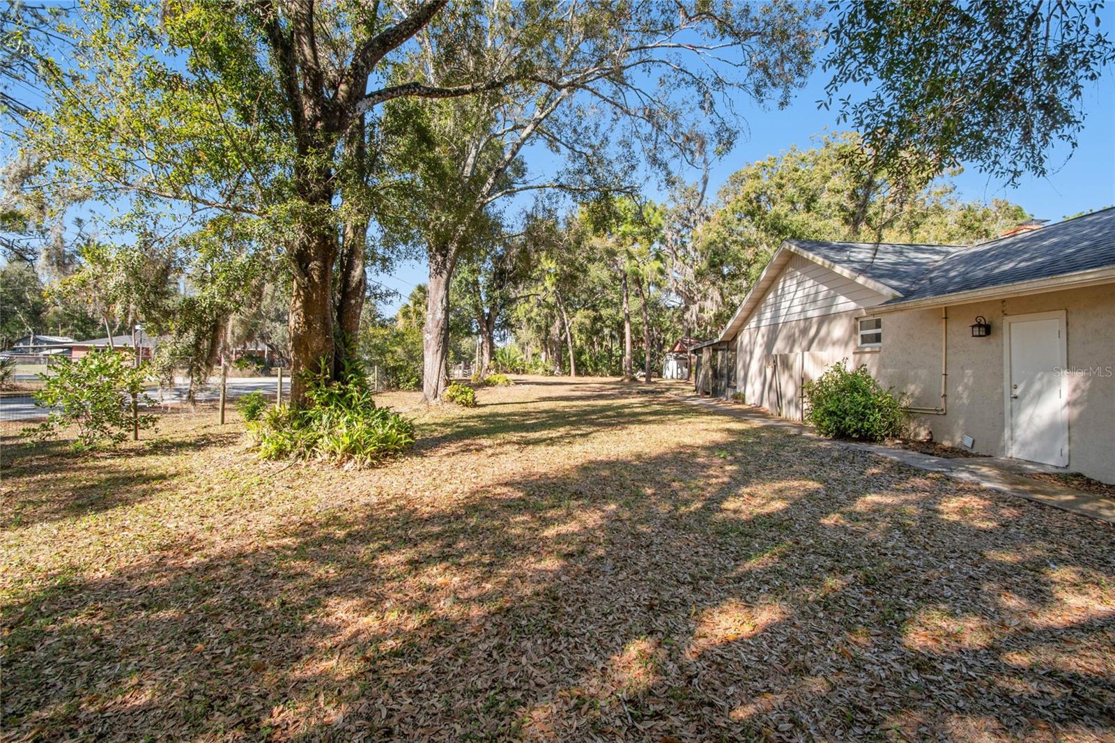 Listing photo id 24 for 17641 Deerfield Drive