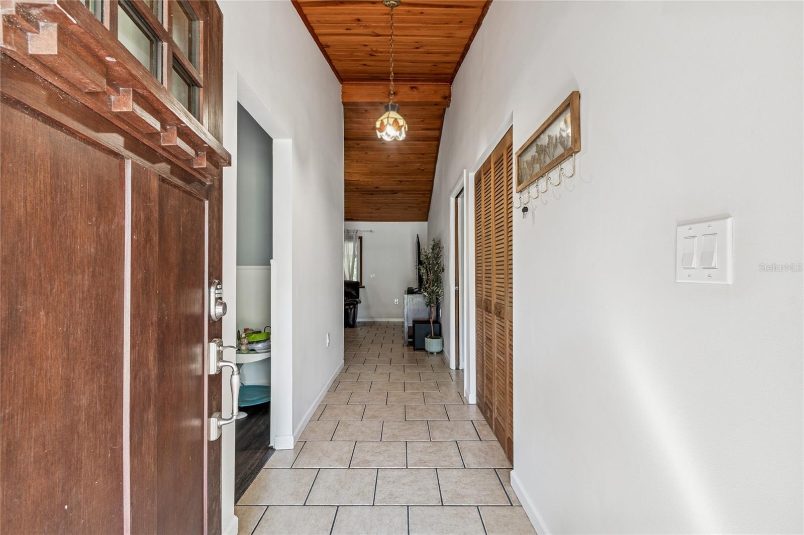 Listing photo id 34 for 17641 Deerfield Drive