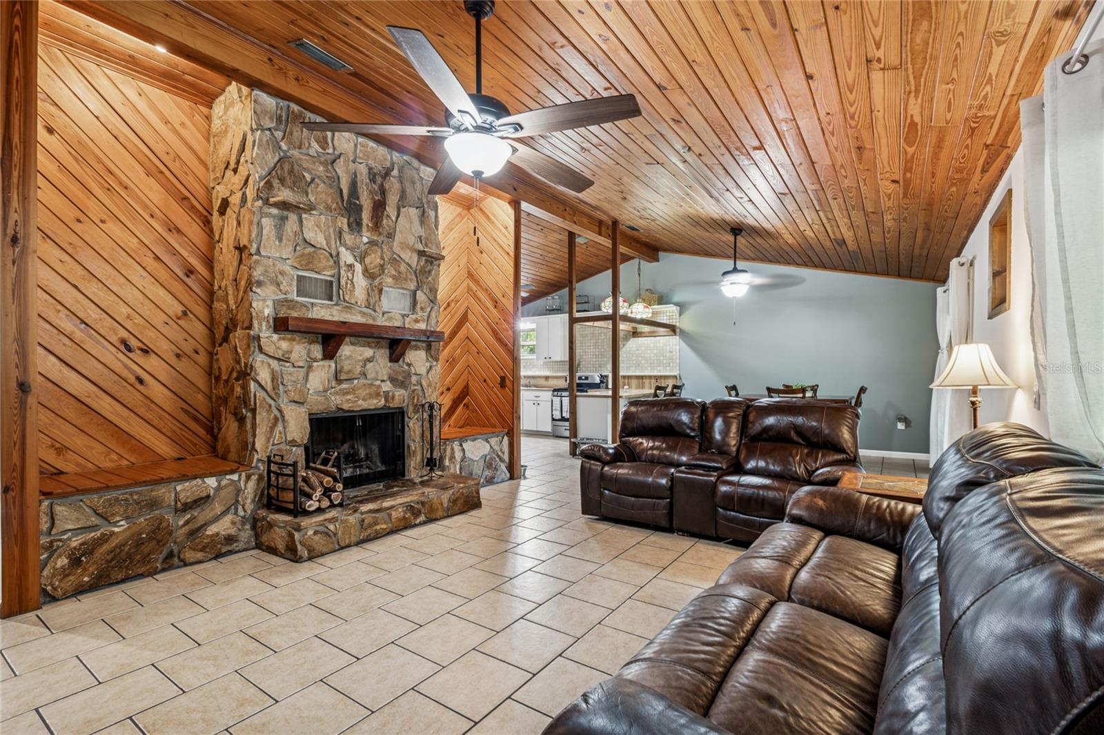 Listing photo id 36 for 17641 Deerfield Drive