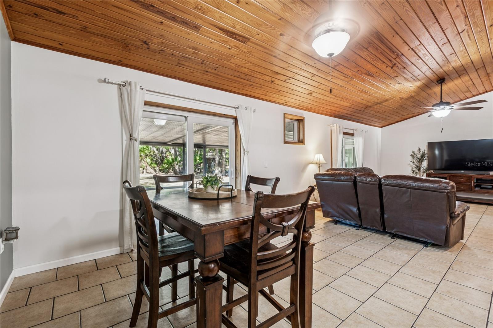 Listing photo id 41 for 17641 Deerfield Drive