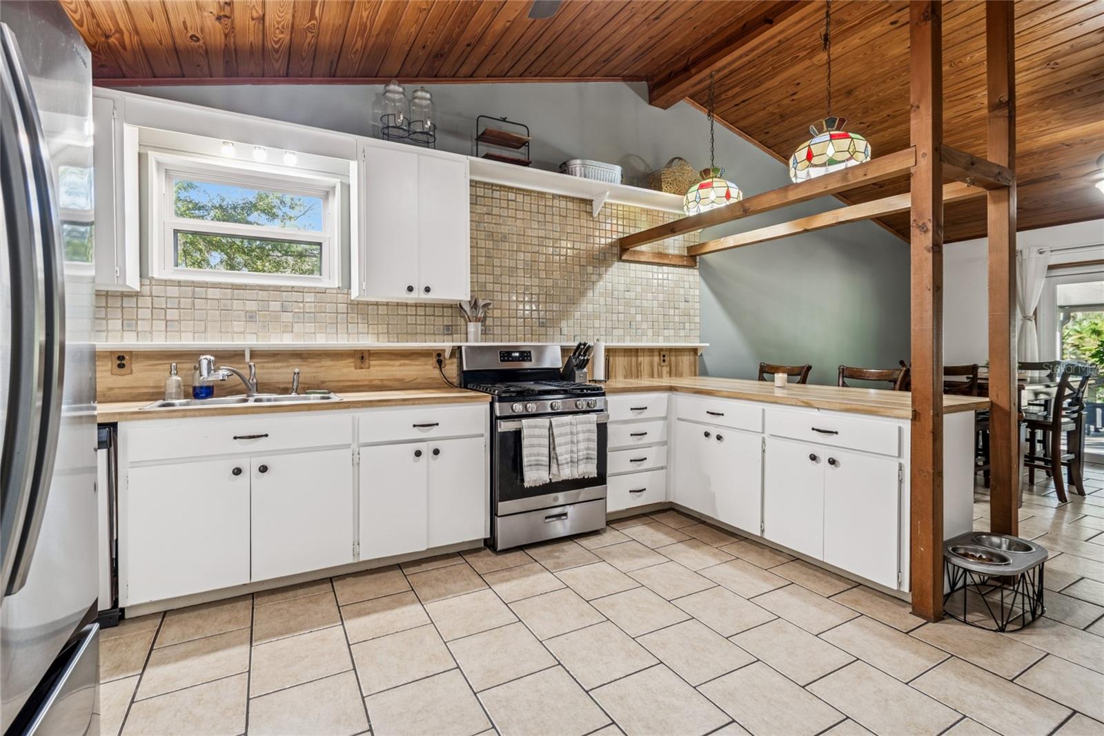 Listing photo id 46 for 17641 Deerfield Drive