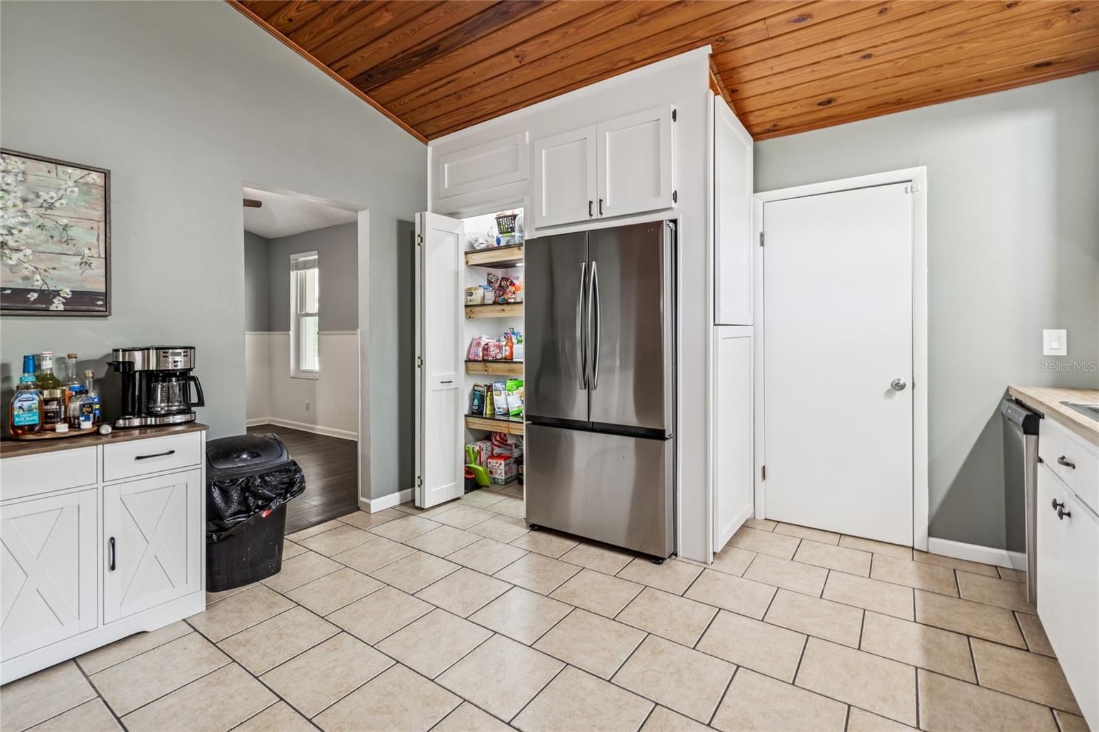 Listing photo id 48 for 17641 Deerfield Drive