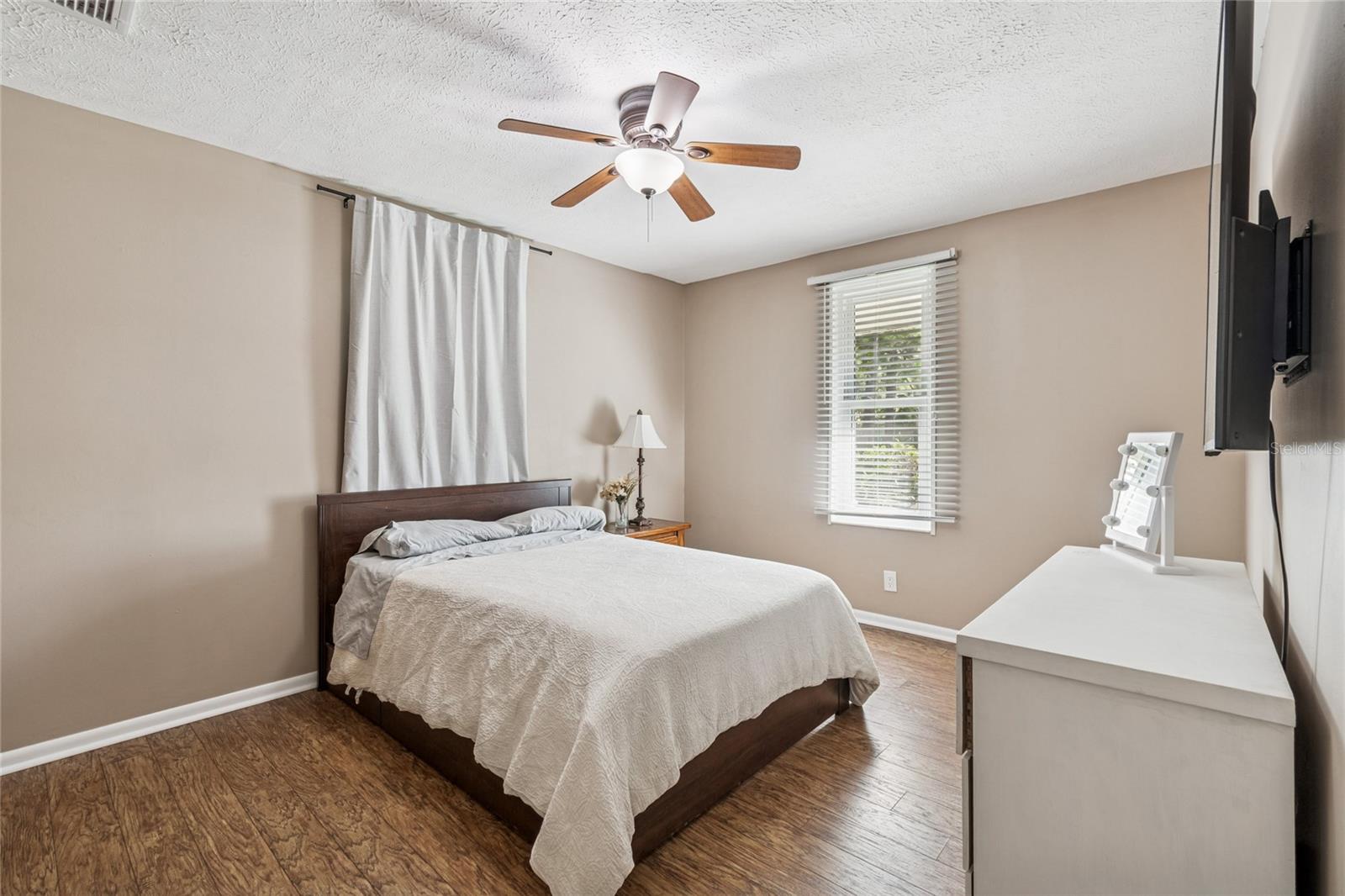 Listing photo id 52 for 17641 Deerfield Drive