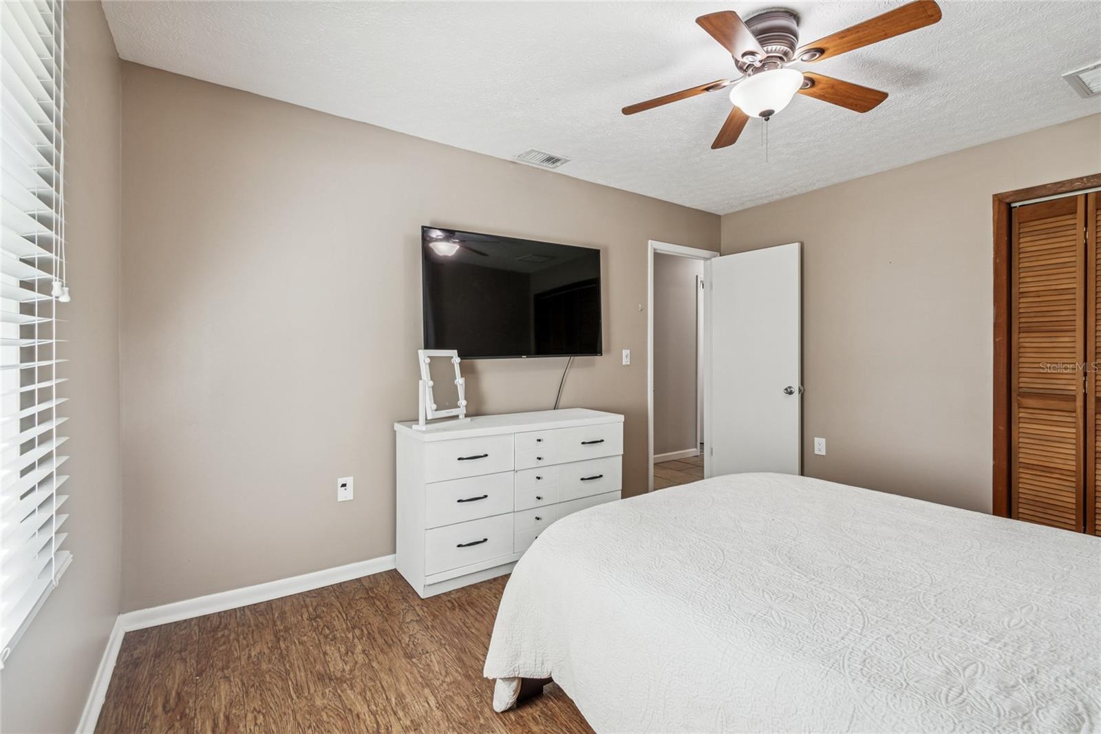 Listing photo id 53 for 17641 Deerfield Drive