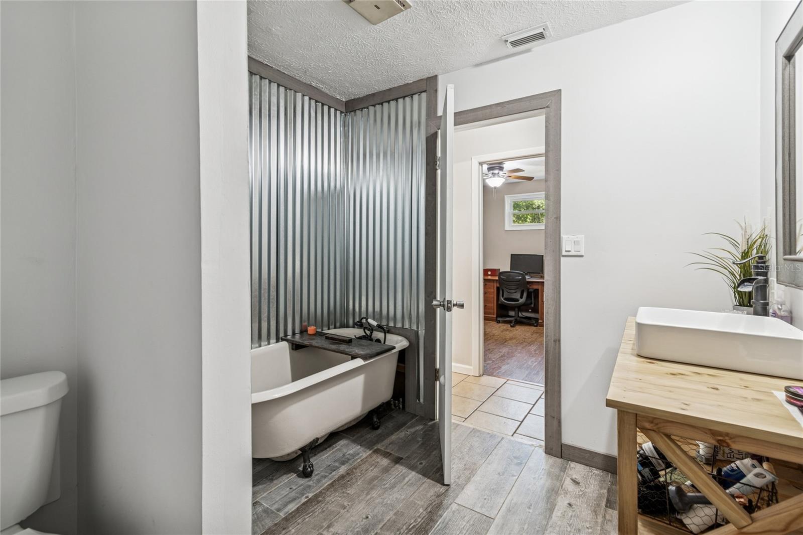 Listing photo id 56 for 17641 Deerfield Drive