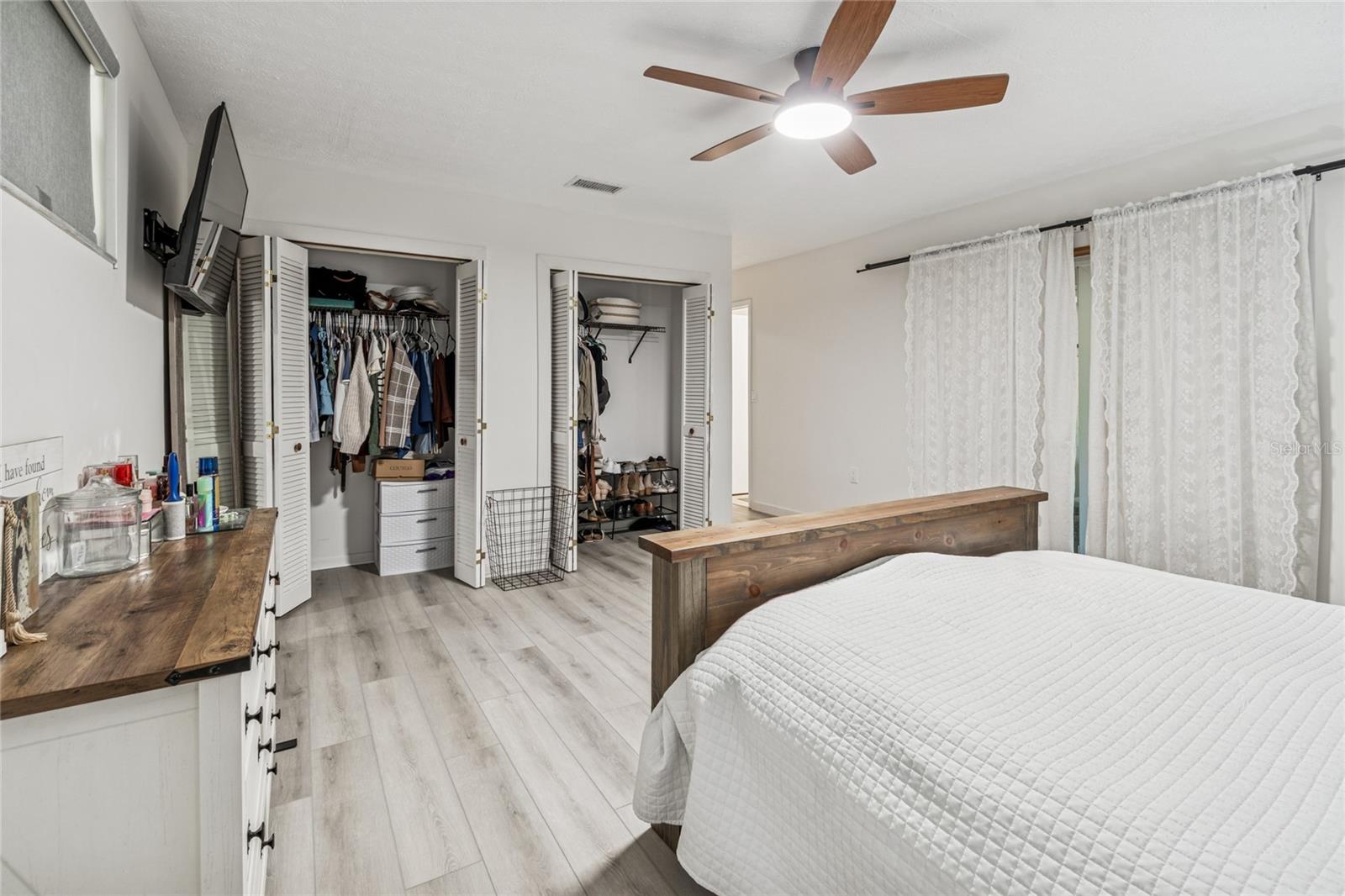 Listing photo id 62 for 17641 Deerfield Drive