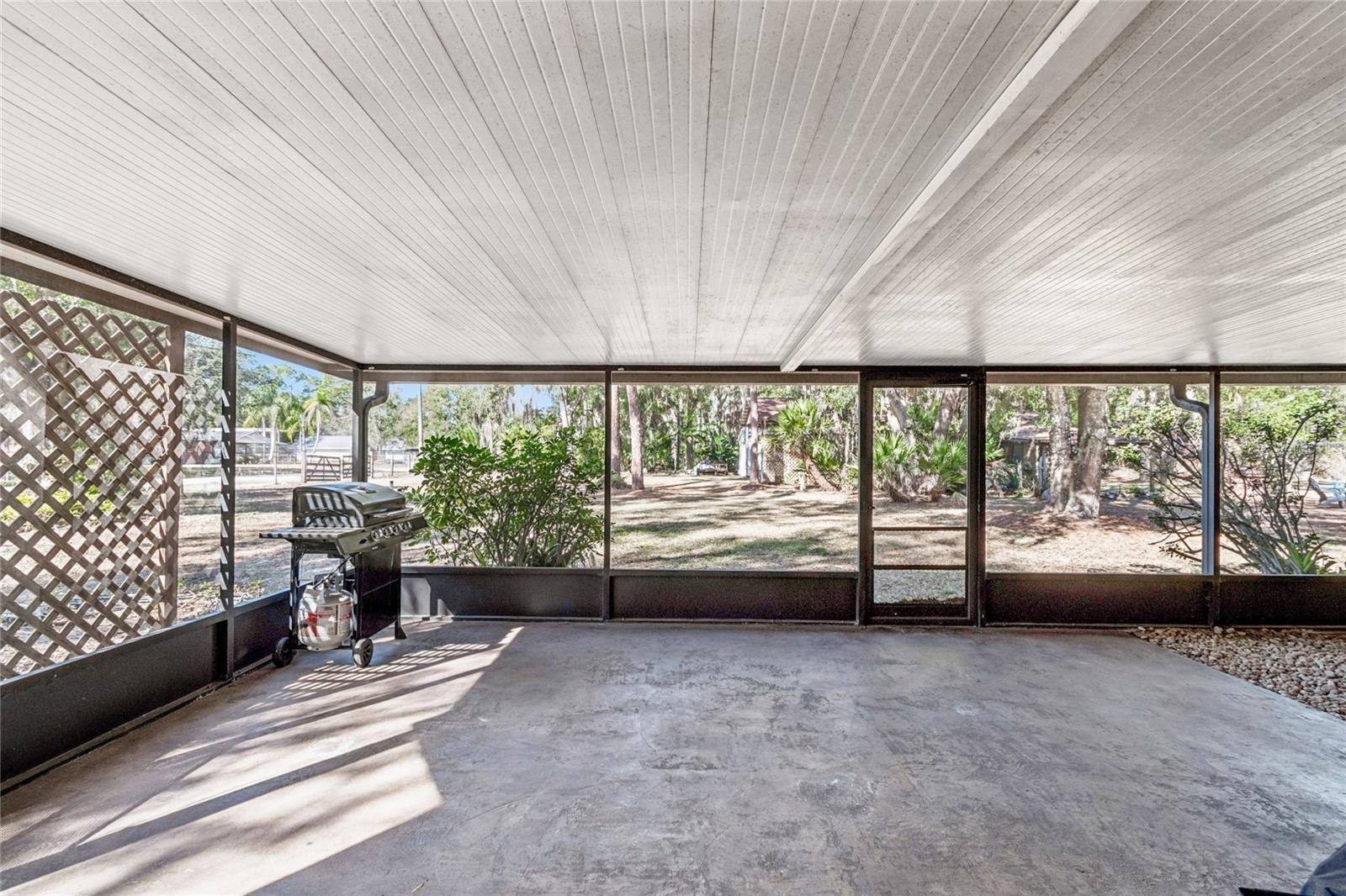 Listing photo id 67 for 17641 Deerfield Drive