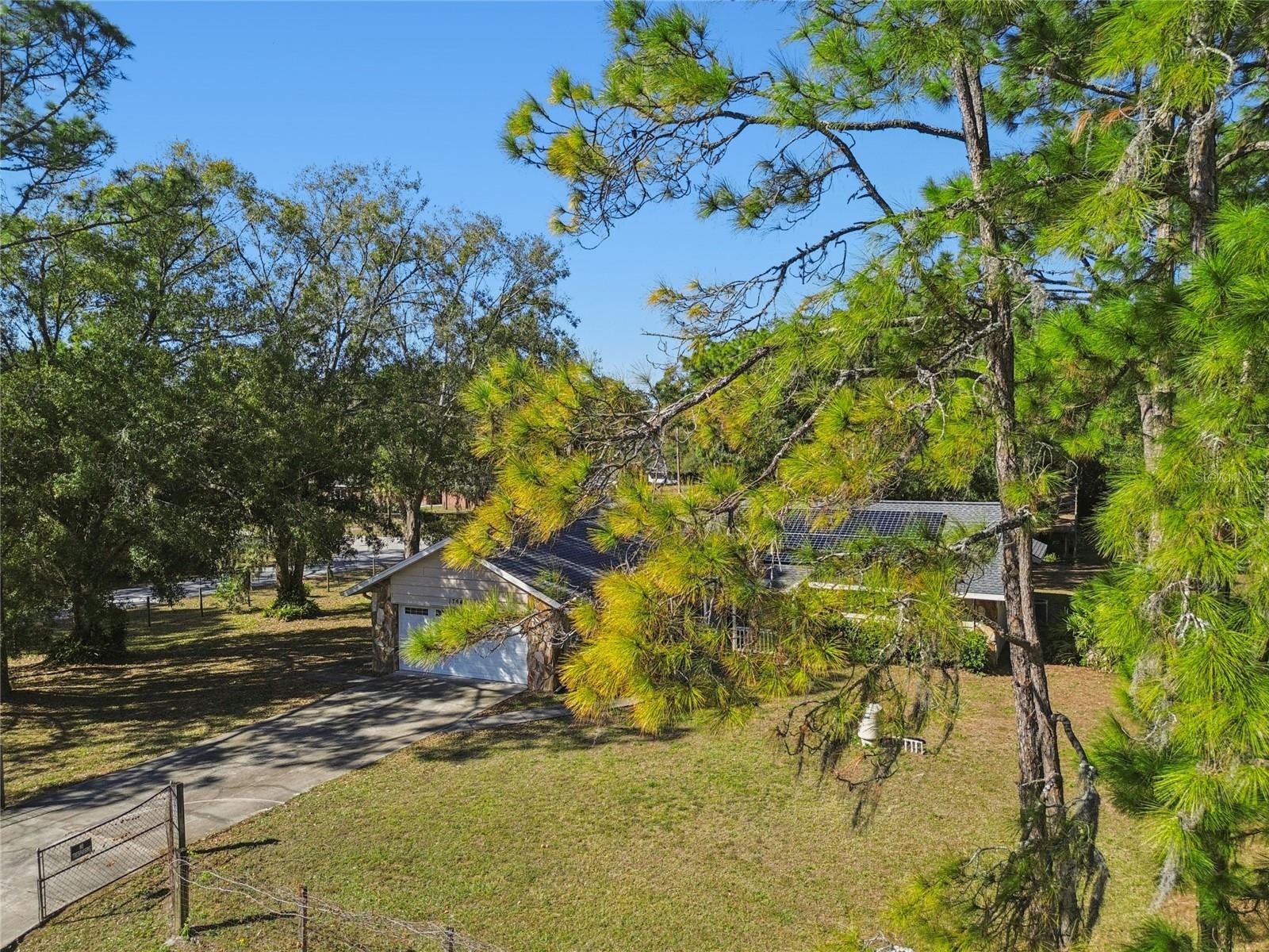 Listing photo id 78 for 17641 Deerfield Drive