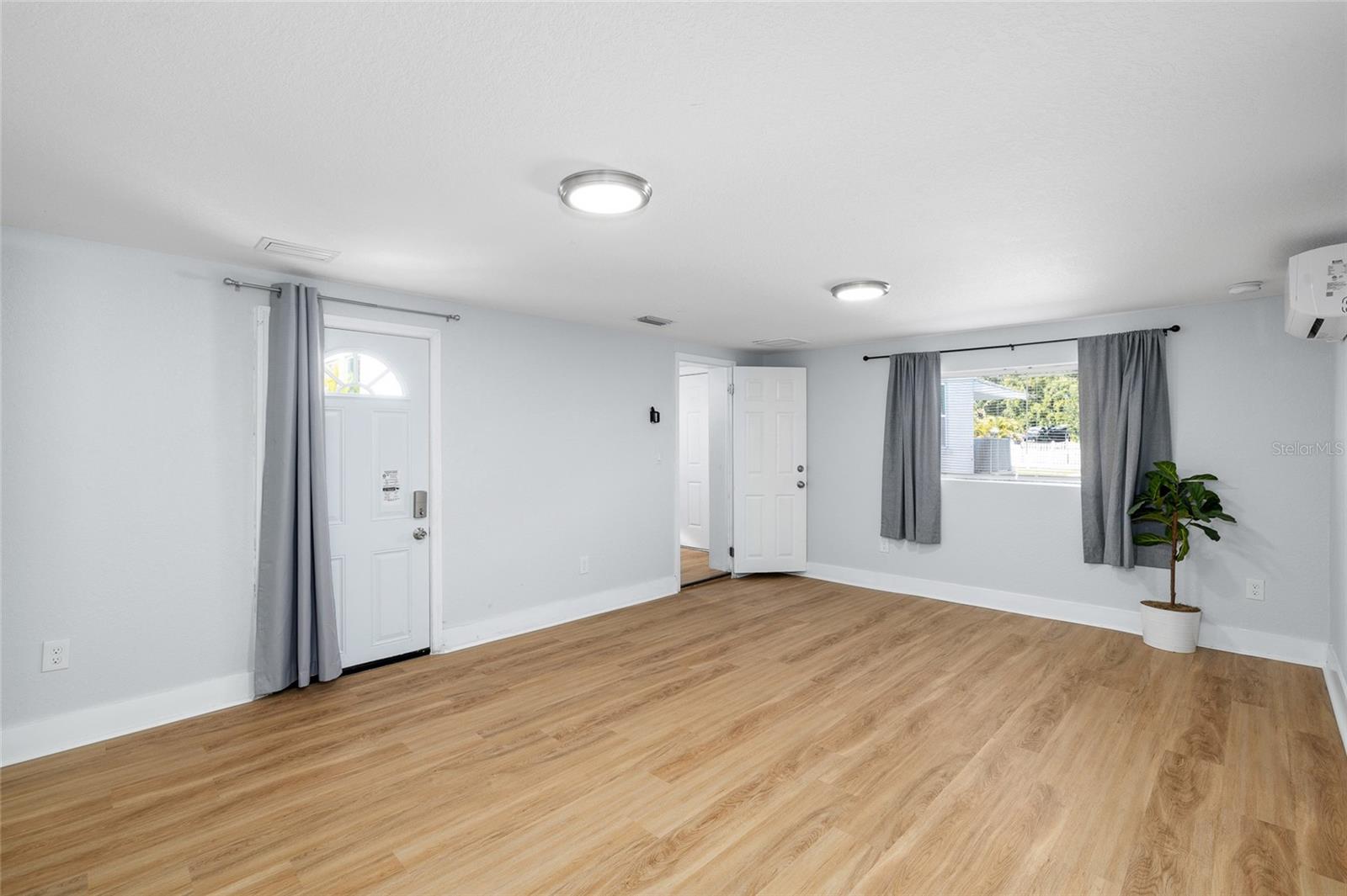 Image 10 of 31 For 2606 Henry Avenue