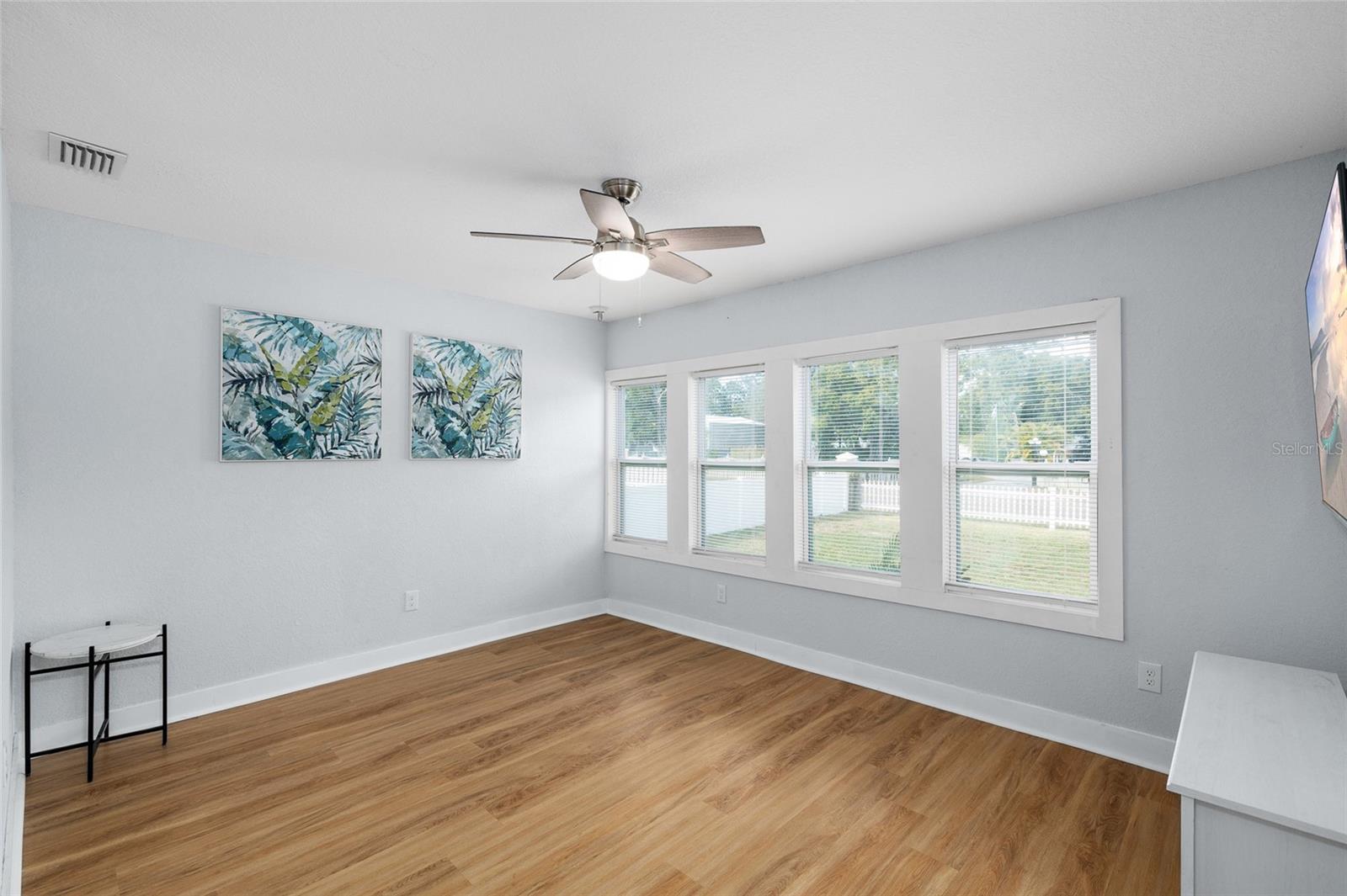 Image 12 of 31 For 2606 Henry Avenue