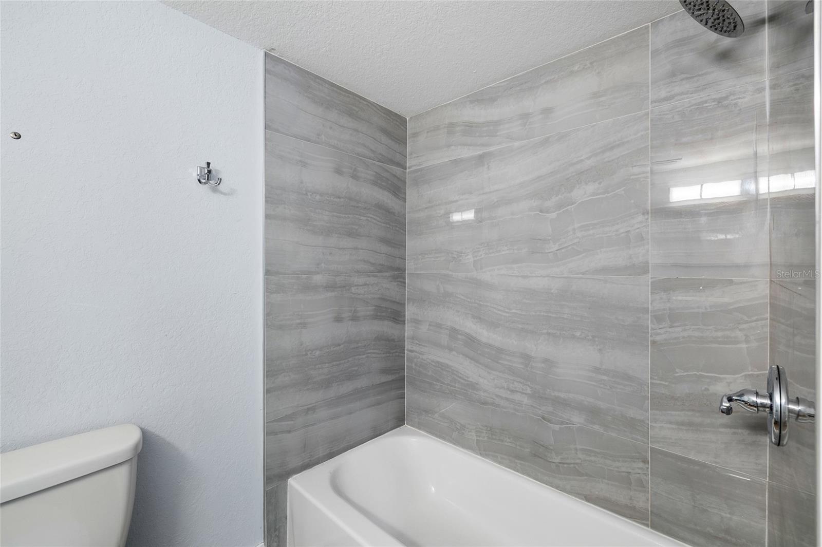 Image 17 of 31 For 2606 Henry Avenue