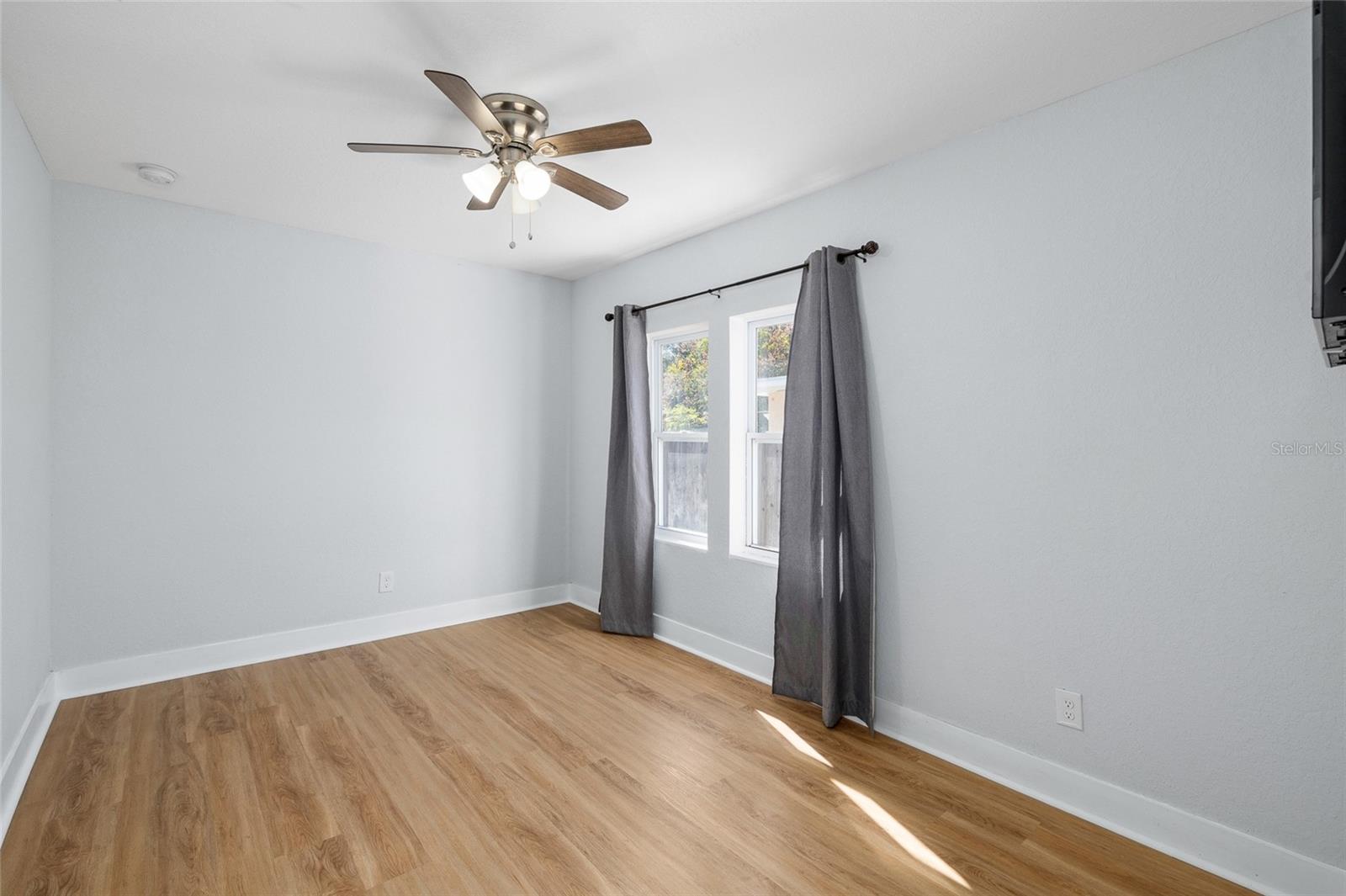 Image 19 of 31 For 2606 Henry Avenue