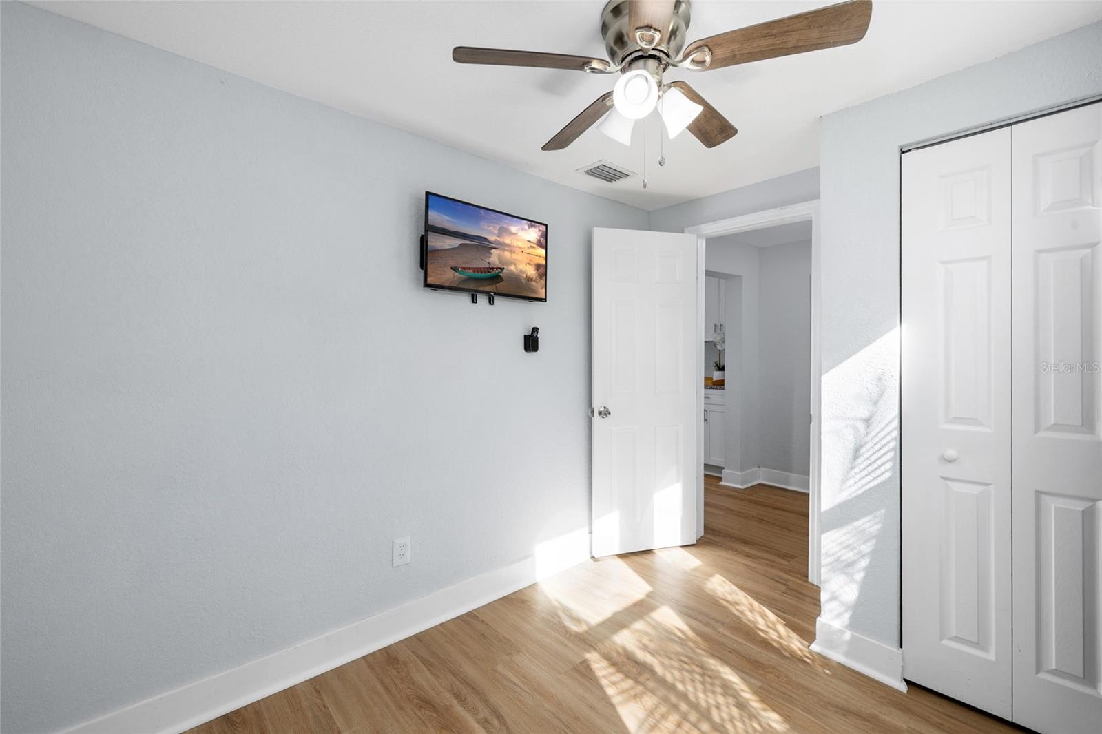 Image 22 of 31 For 2606 Henry Avenue