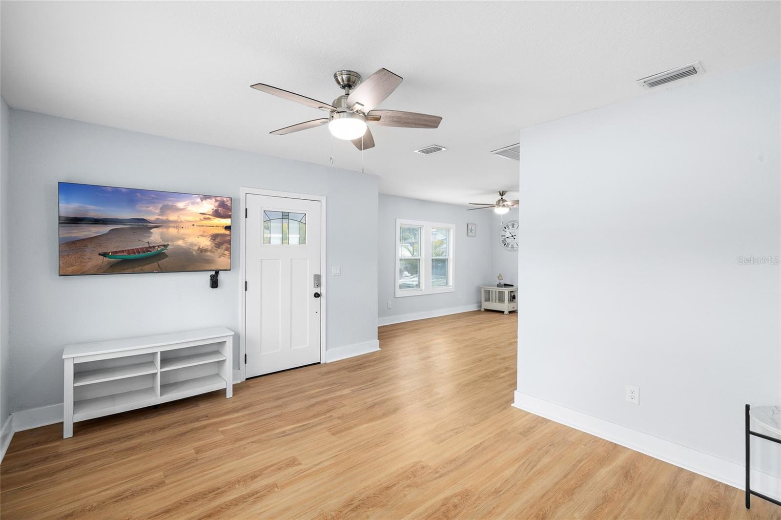 Image 4 of 31 For 2606 Henry Avenue