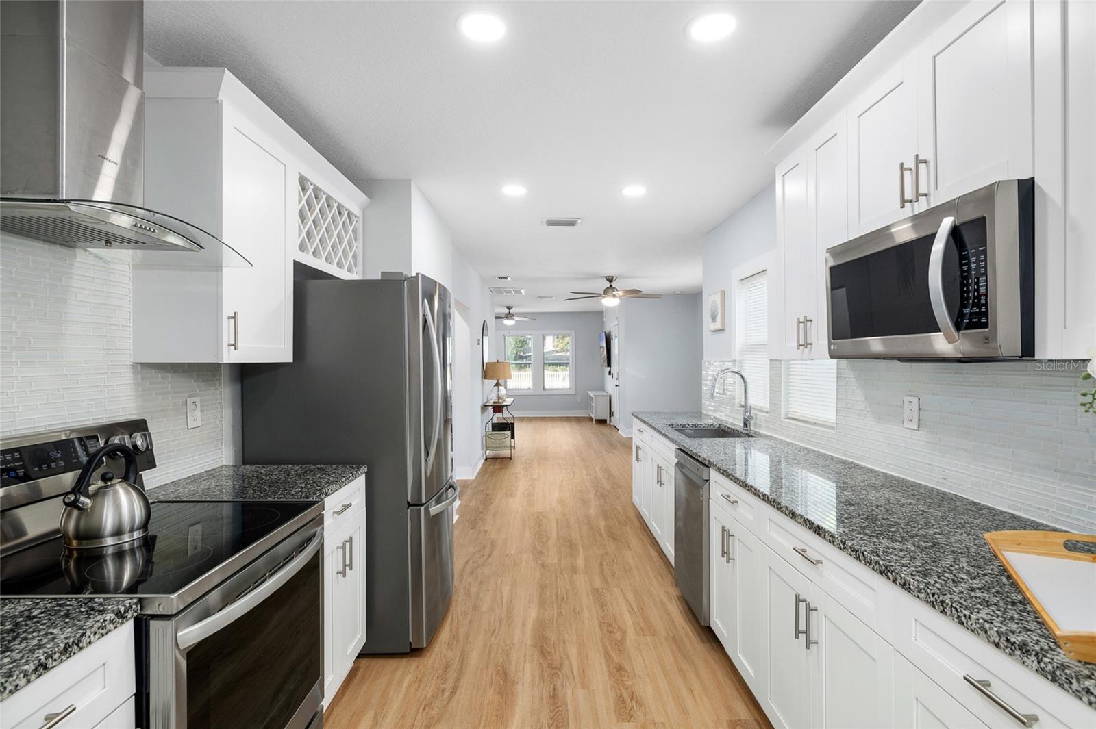 Image 7 of 31 For 2606 Henry Avenue