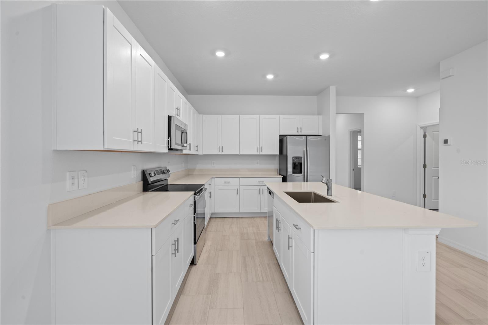 Image 15 of 36 For 18156 Pleasantview Boulevard