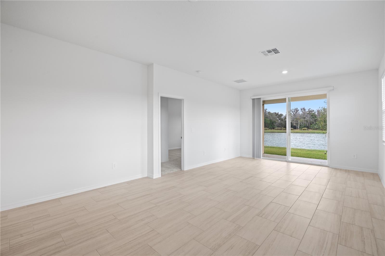 Image 18 of 36 For 18156 Pleasantview Boulevard