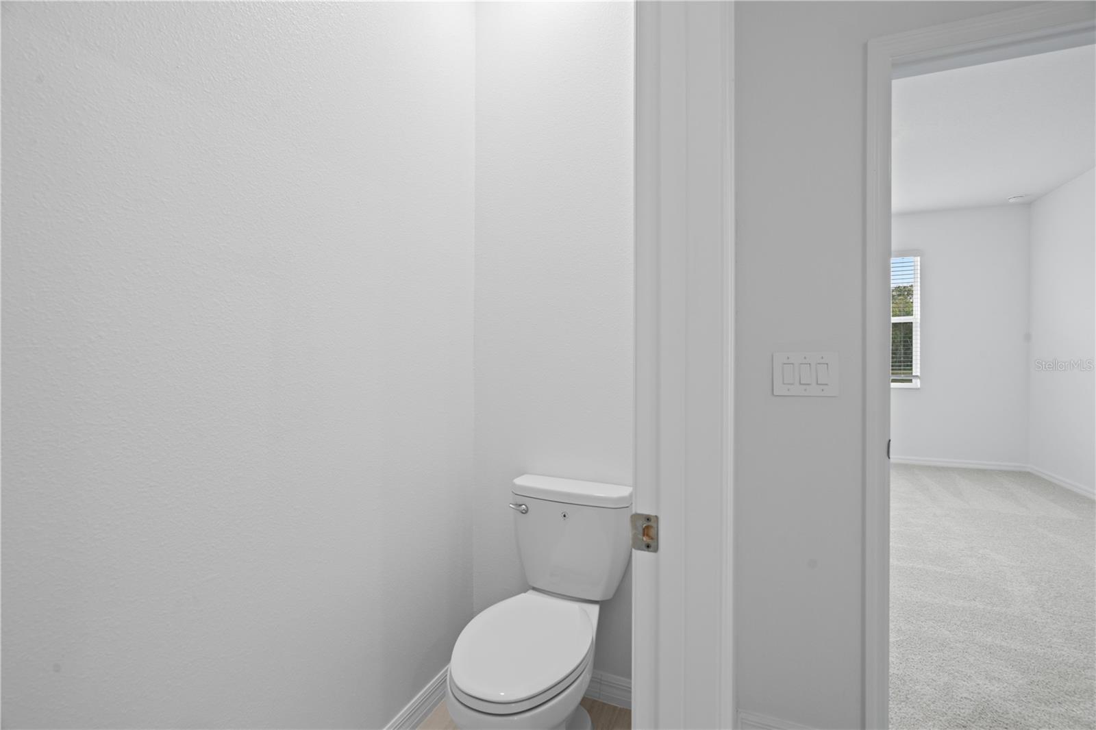 Image 25 of 36 For 18156 Pleasantview Boulevard