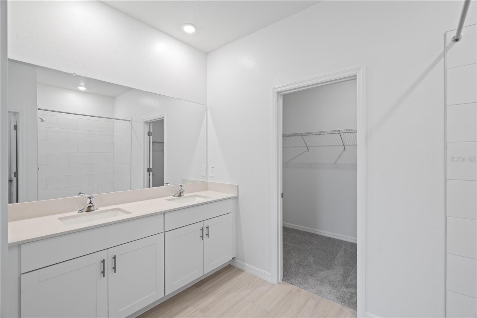 Image 26 of 36 For 18156 Pleasantview Boulevard