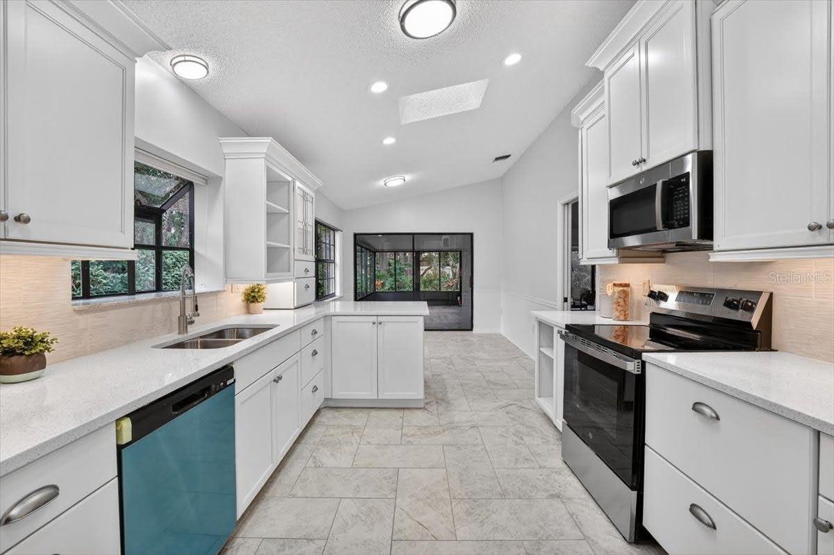 Image 15 of 37 For 7209 Oak Moss Drive 62