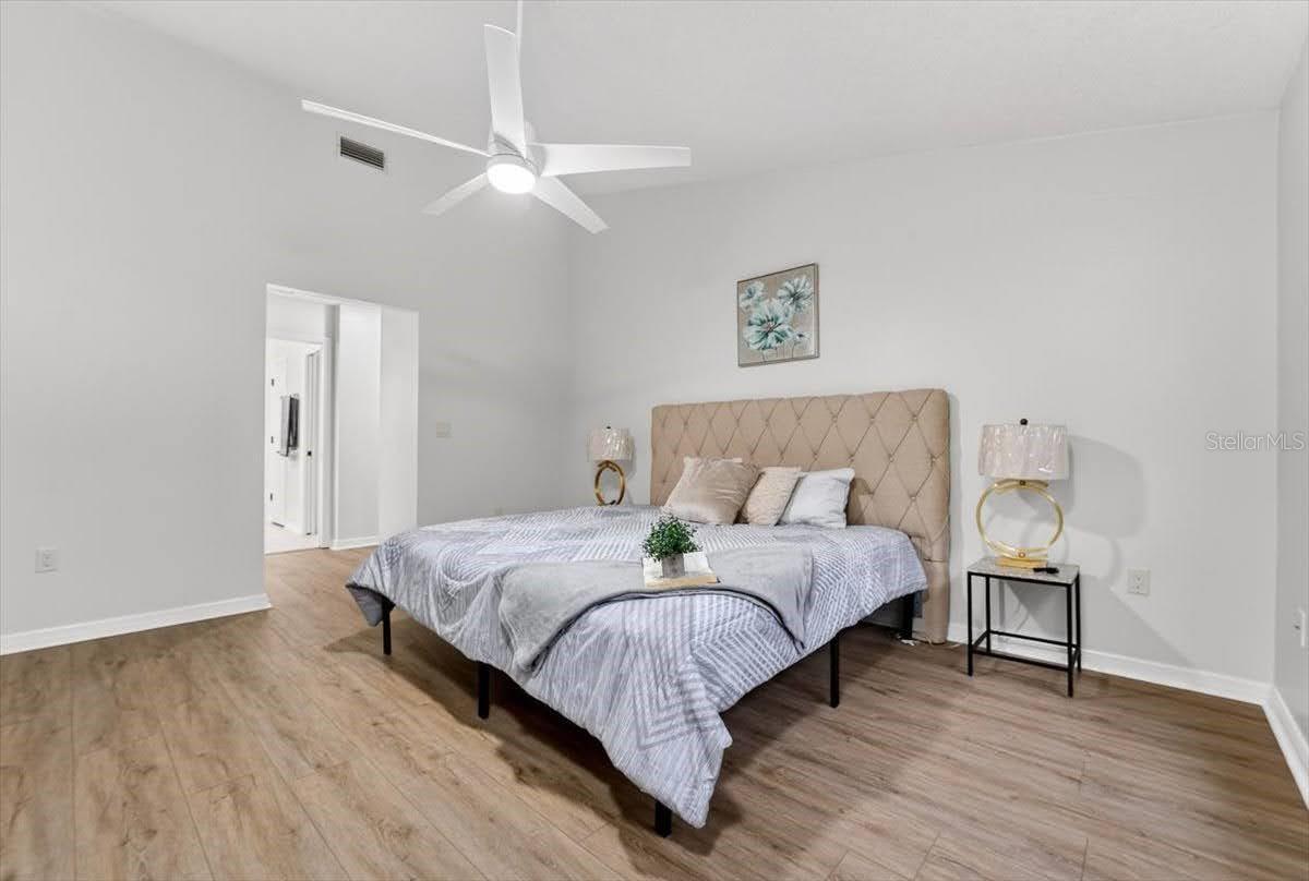 Image 22 of 37 For 7209 Oak Moss Drive 62