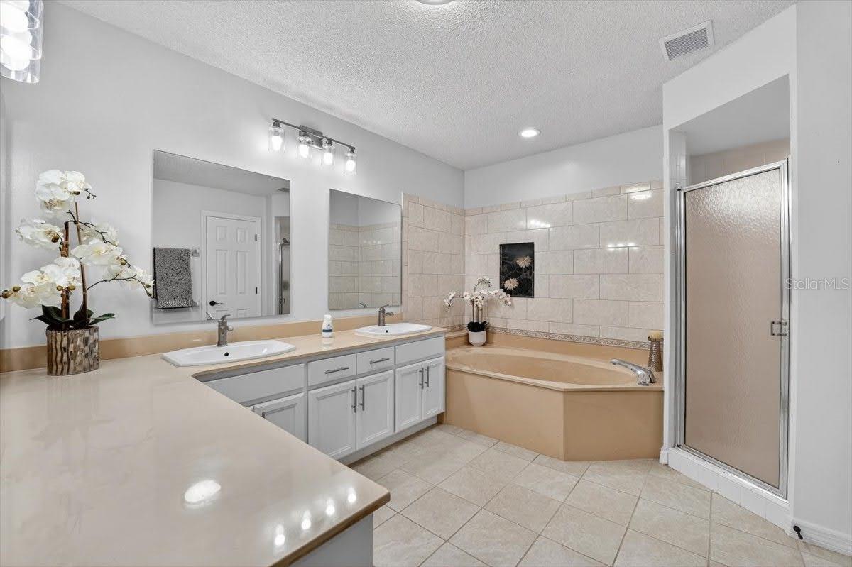 Image 23 of 37 For 7209 Oak Moss Drive 62