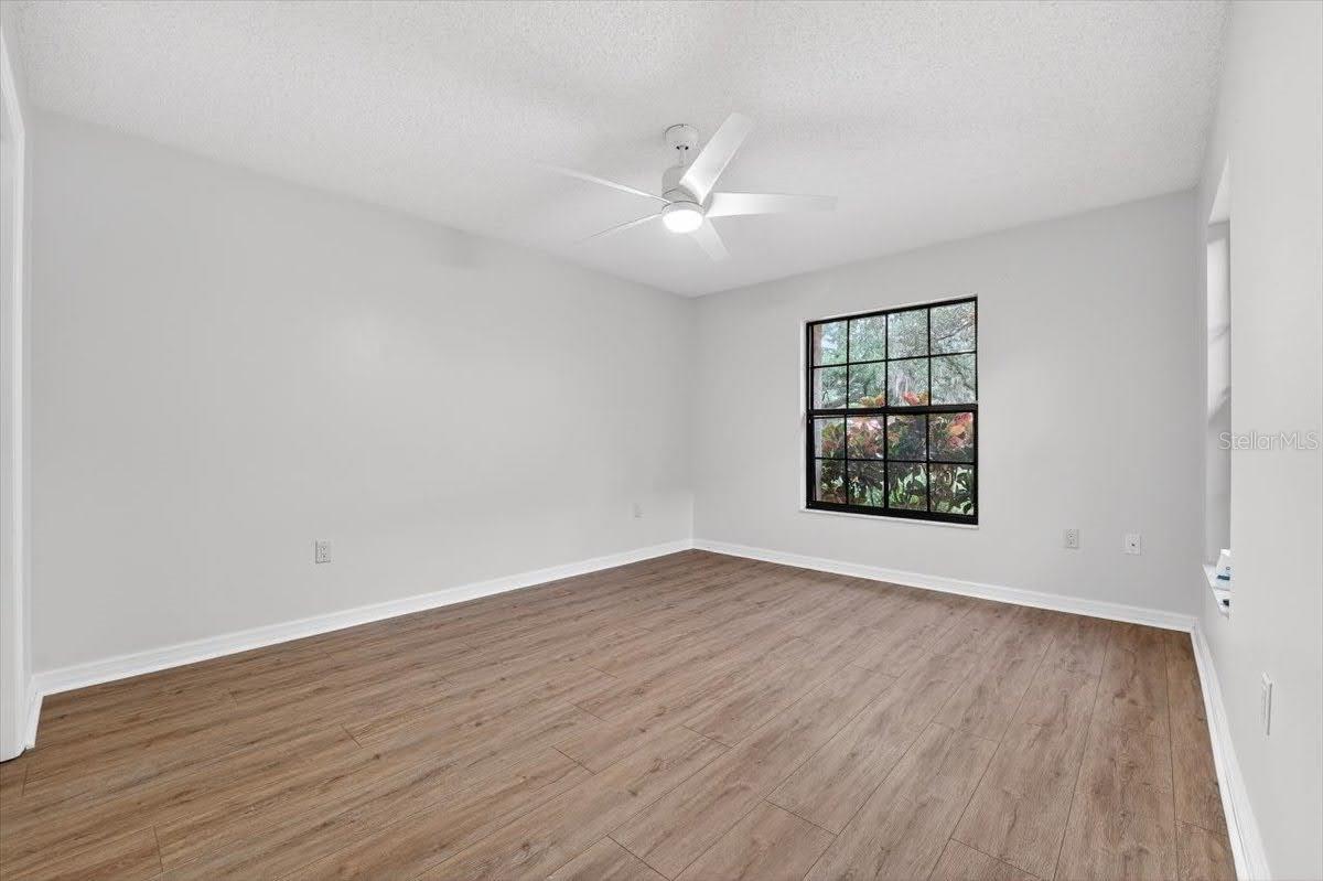 Image 27 of 37 For 7209 Oak Moss Drive 62