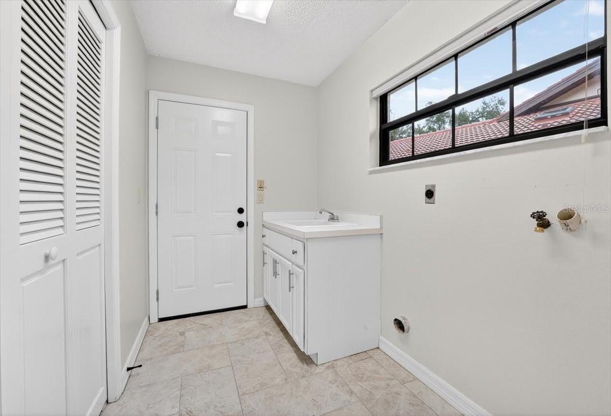 Image 32 of 37 For 7209 Oak Moss Drive 62