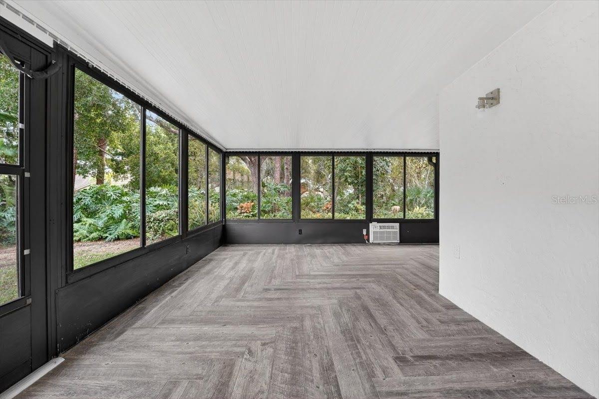 Image 36 of 37 For 7209 Oak Moss Drive 62