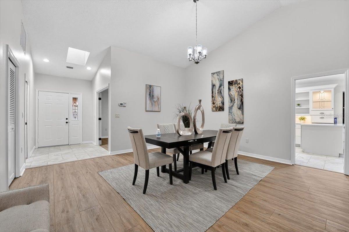 Image 5 of 37 For 7209 Oak Moss Drive 62