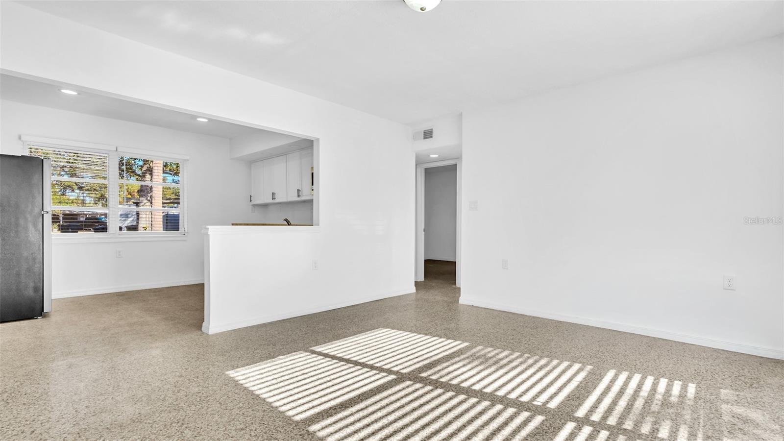 Listing photo id 8 for 7308 Royal Palm Drive