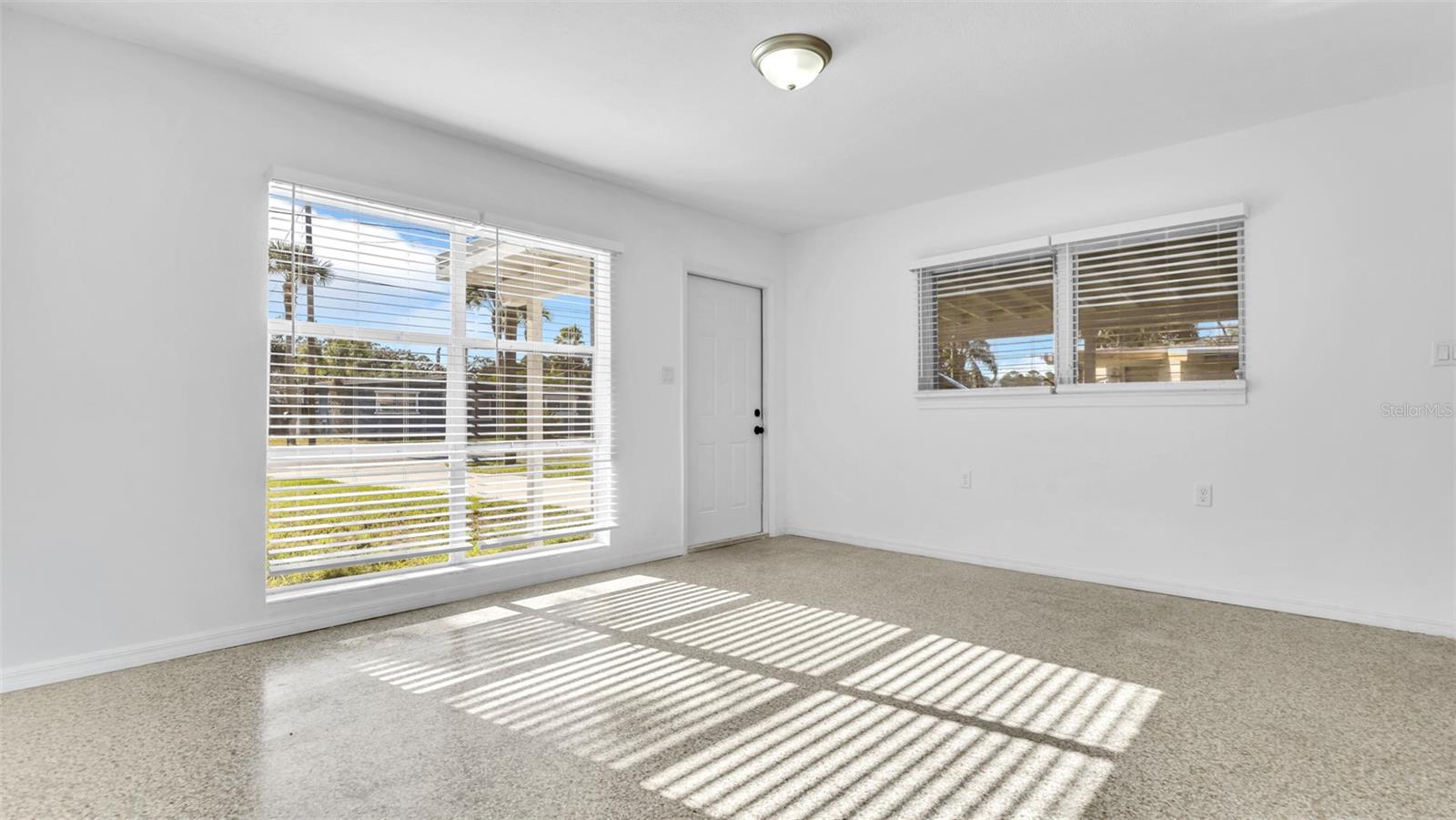 Listing photo id 9 for 7308 Royal Palm Drive