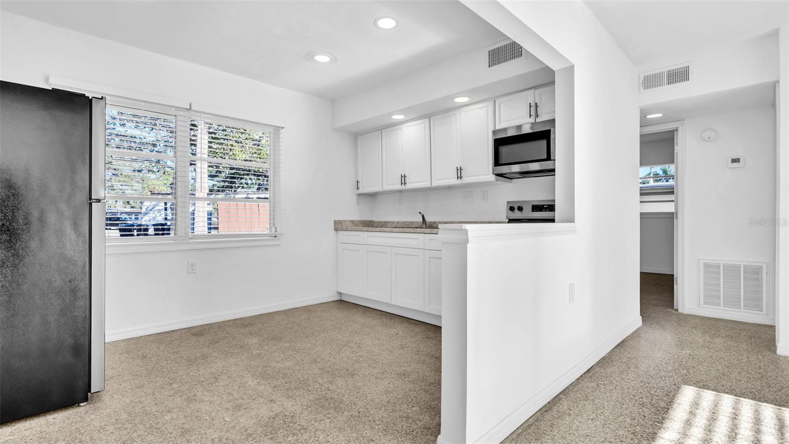 Listing photo id 10 for 7308 Royal Palm Drive