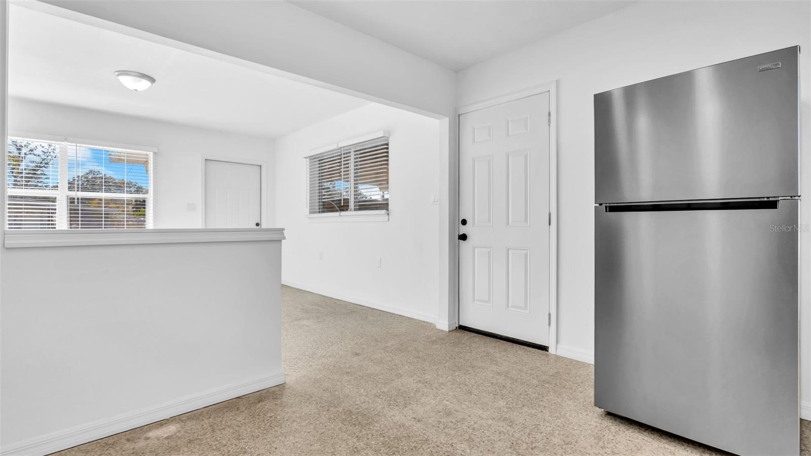 Listing photo id 13 for 7308 Royal Palm Drive