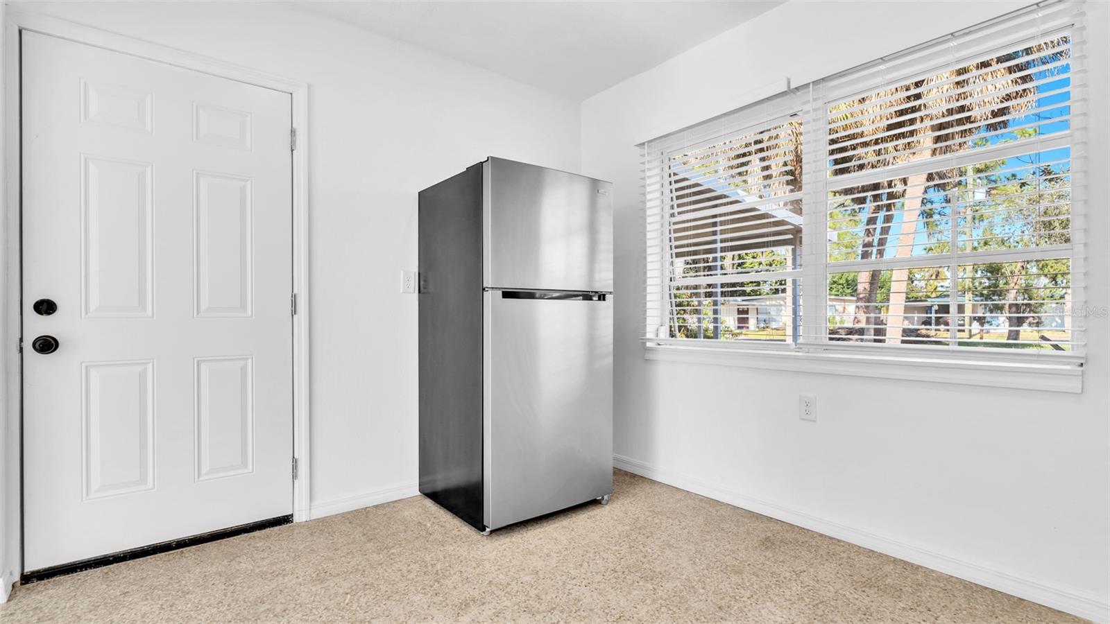 Listing photo id 14 for 7308 Royal Palm Drive