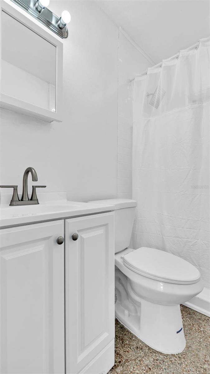 Listing photo id 16 for 7308 Royal Palm Drive