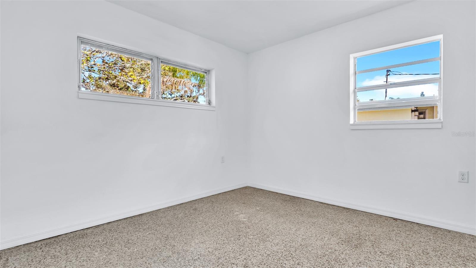 Listing photo id 18 for 7308 Royal Palm Drive