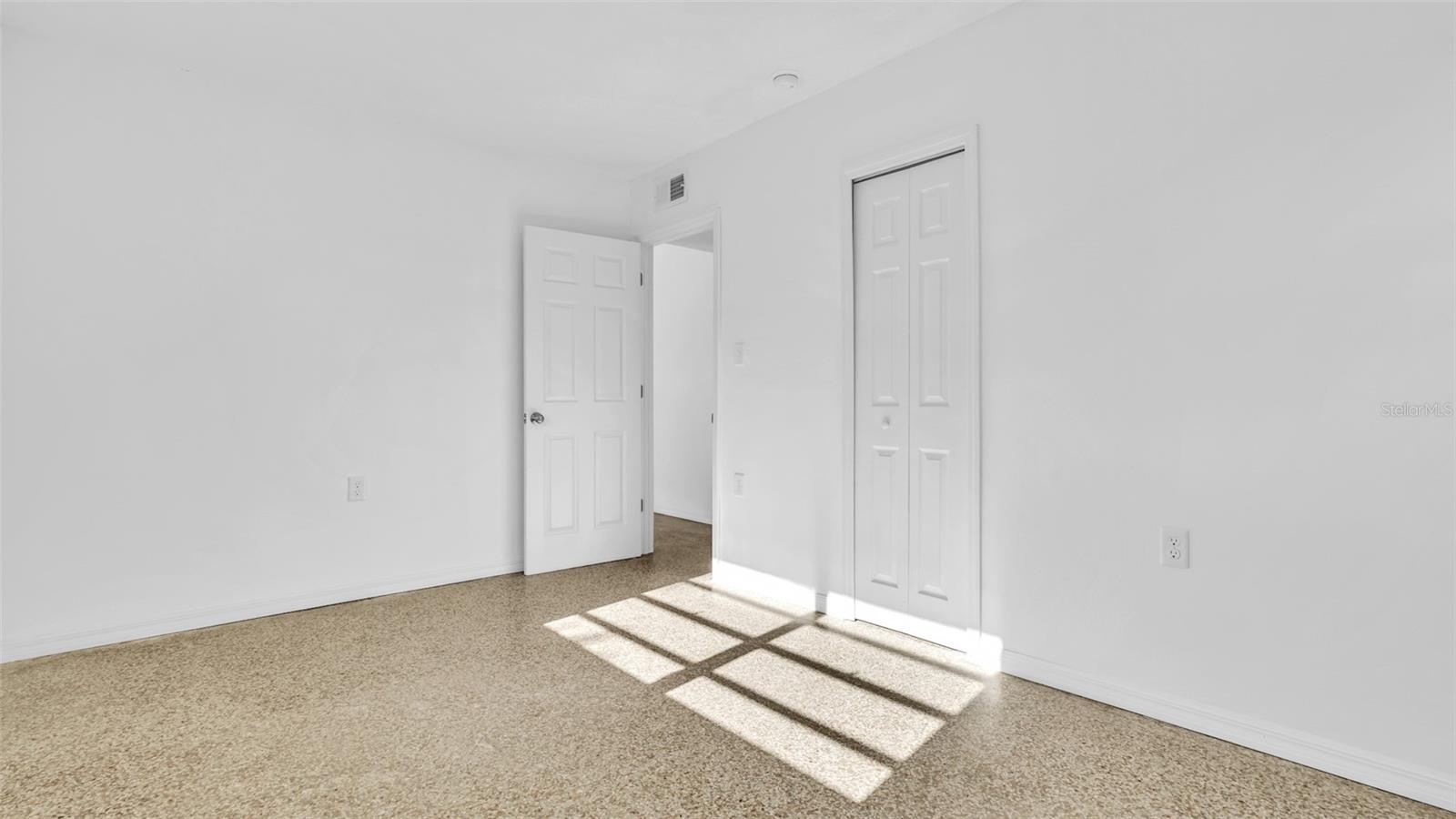 Listing photo id 19 for 7308 Royal Palm Drive